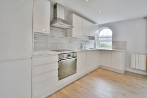 Well fitted kitchen- click for photo gallery